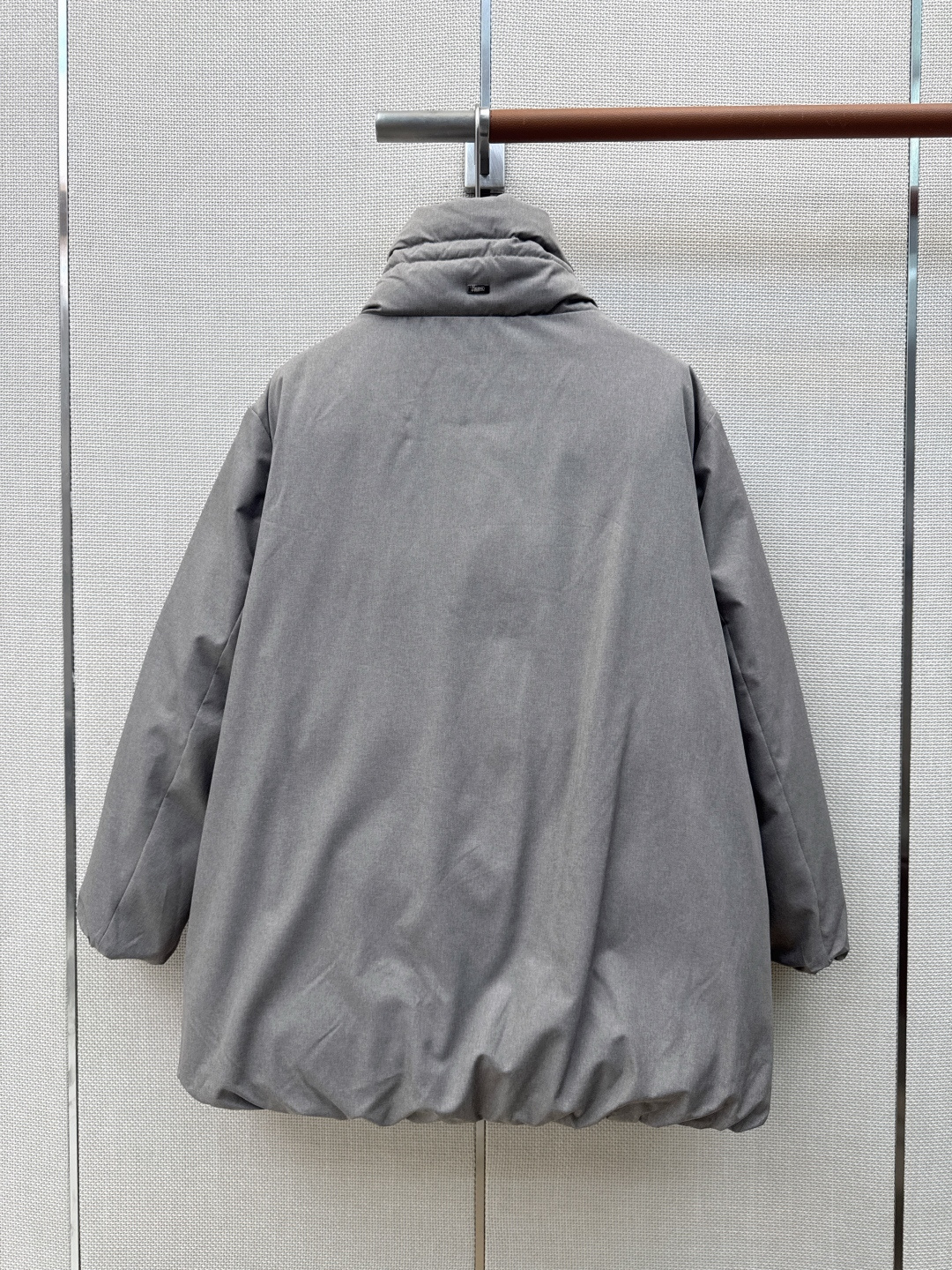 时髦小众设计 26Ss————秋冬最新款中长款立领羽绒服🖤 H版型中长款连帽休闲剪裁 上身超显瘦 干净利落剪裁版型 上身 时髦小众设计 26Ss————秋冬最新款中长款立领羽绒服🖤 H版型中长款连帽休闲剪裁 上身超显瘦 干净利落剪裁版型 上身