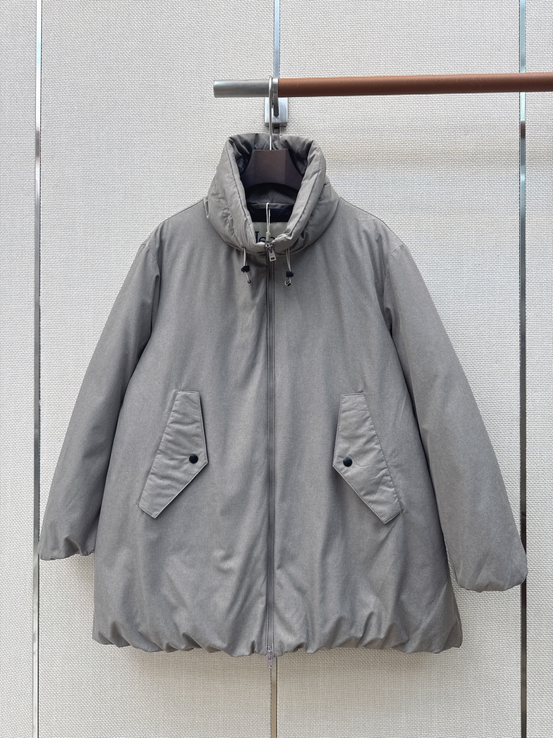 时髦小众设计 26Ss————秋冬最新款中长款立领羽绒服🖤 H版型中长款连帽休闲剪裁 上身超显瘦 干净利落剪裁版型 上身 时髦小众设计 26Ss————秋冬最新款中长款立领羽绒服🖤 H版型中长款连帽休闲剪裁 上身超显瘦 干净利落剪裁版型 上身