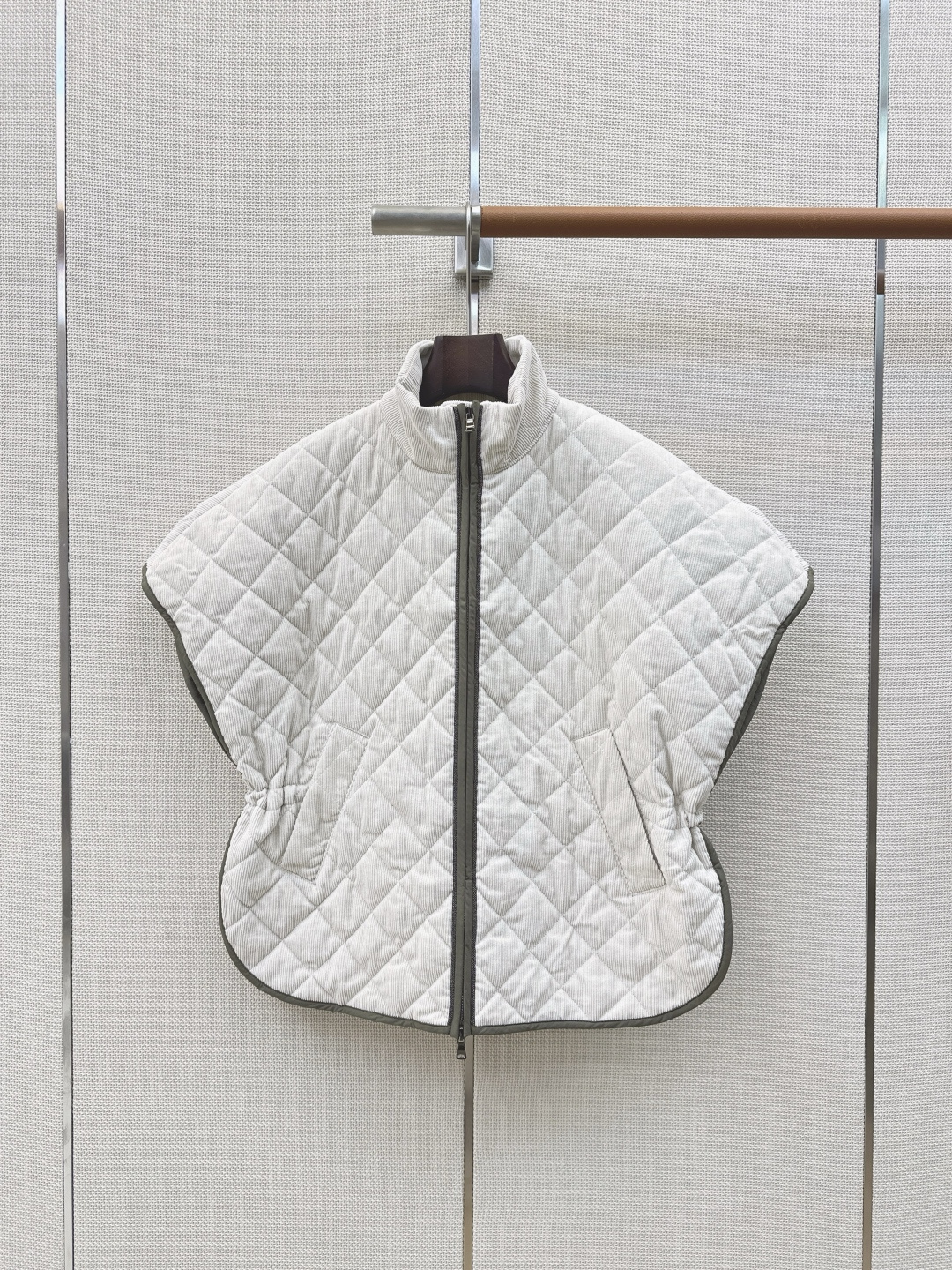 老钱风穿搭 Bc 26Ss————秋冬最新款叠搭神器廓形夹克斗篷灯芯绒棉服外套🖤意大利美学穿搭 定位珠链包边工艺 立领双