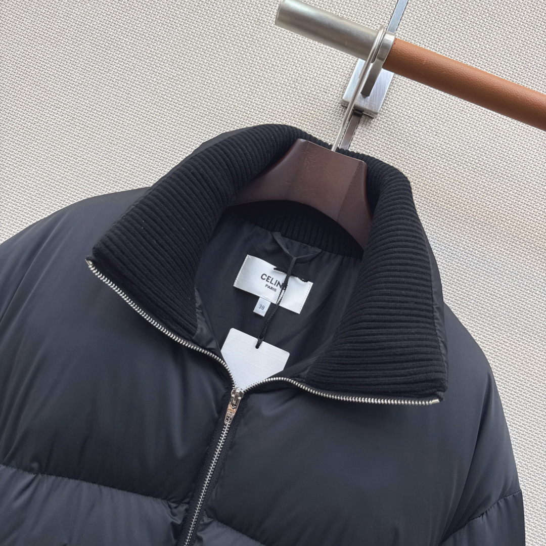 Ce 26Ss———秋冬最新款凯旋门皮徽标立领束腰面包羽绒服 🖤本季最佳版型 经典凯旋门皮标牌装饰面包服塑造裹身式廓形 