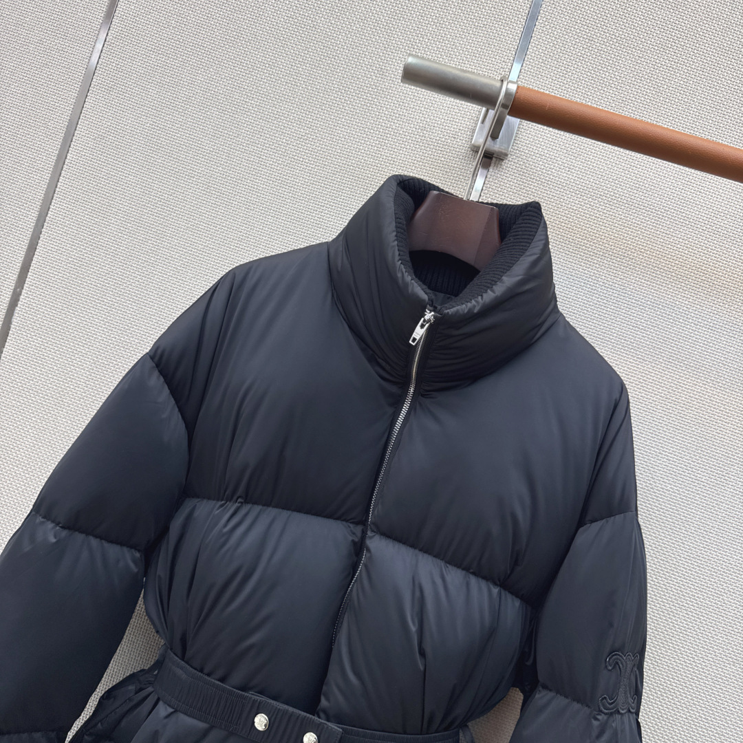 Ce 26Ss———秋冬最新款凯旋门皮徽标立领束腰面包羽绒服 🖤本季最佳版型 经典凯旋门皮标牌装饰面包服塑造裹身式廓形 