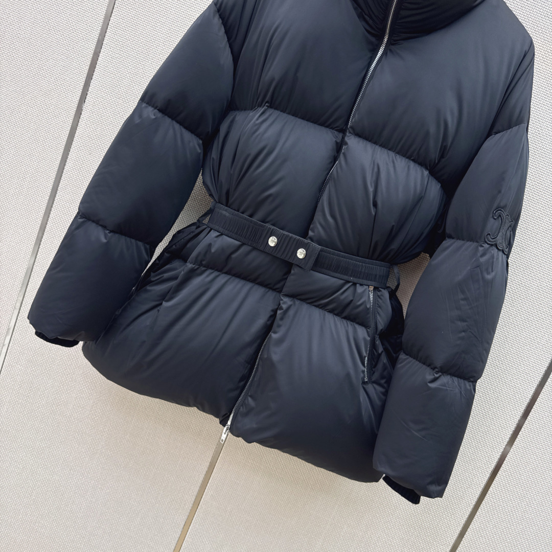 Ce 26Ss———秋冬最新款凯旋门皮徽标立领束腰面包羽绒服 🖤本季最佳版型 经典凯旋门皮标牌装饰面包服塑造裹身式廓形 