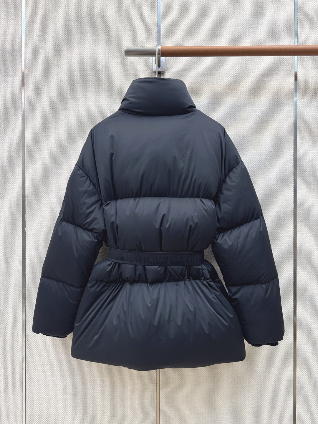 Ce 26Ss———秋冬最新款凯旋门皮徽标立领束腰面包羽绒服 🖤本季最佳版型 经典凯旋门皮标牌装饰面包服塑造裹身式廓形 