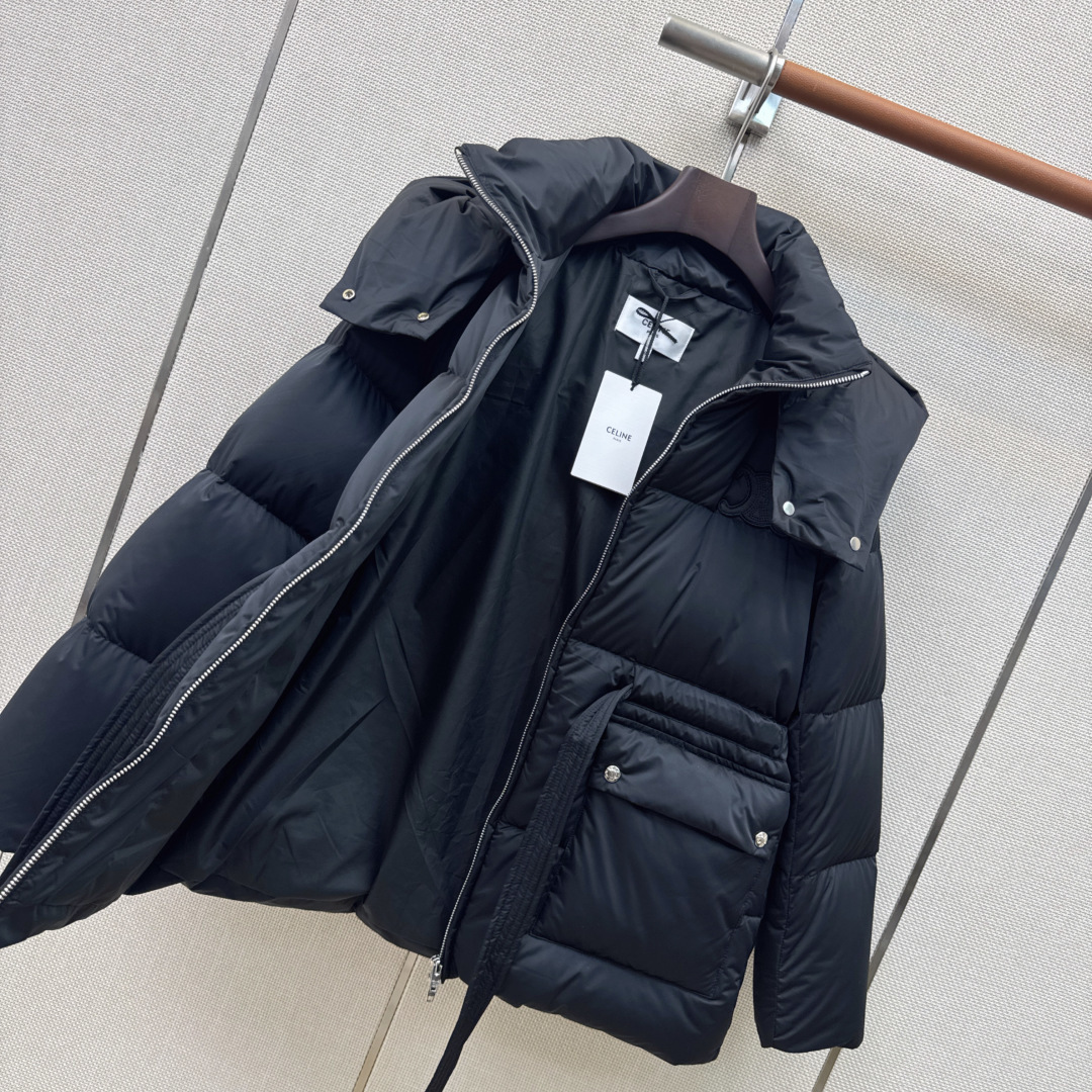 Ce 26Ss———秋冬最新款凯旋门皮徽标连帽束腰面包羽绒服 🖤本季最佳版型 经典凯旋门皮标牌装饰面包服塑造裹身式廓形 