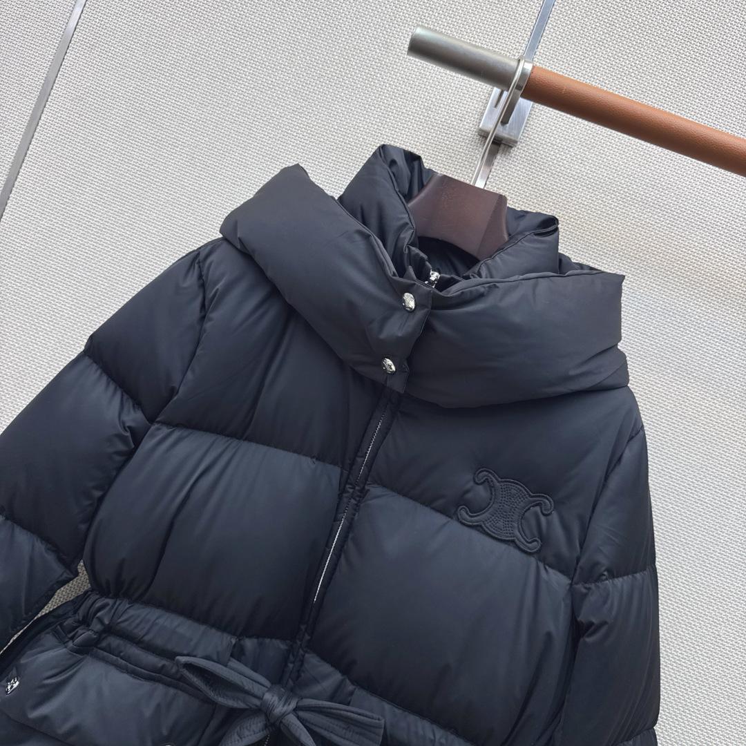 Ce 26Ss———秋冬最新款凯旋门皮徽标连帽束腰面包羽绒服 🖤本季最佳版型 经典凯旋门皮标牌装饰面包服塑造裹身式廓形 