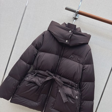 Ce 26Ss———秋冬最新款凯旋门皮徽标连帽束腰面包羽绒服 🖤本季最佳版型 经典凯旋门皮标牌装饰面包服塑造裹身式廓形 Ce 26Ss———秋冬最新款凯旋门皮徽标连帽束腰面包羽绒服 🖤本季最佳版型 经典凯旋门皮标牌装饰面包服塑造裹身式廓形