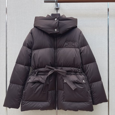 Ce 26Ss———秋冬最新款凯旋门皮徽标连帽束腰面包羽绒服 🖤本季最佳版型 经典凯旋门皮标牌装饰面包服塑造裹身式廓形 Ce 26Ss———秋冬最新款凯旋门皮徽标连帽束腰面包羽绒服 🖤本季最佳版型 经典凯旋门皮标牌装饰面包服塑造裹身式廓形