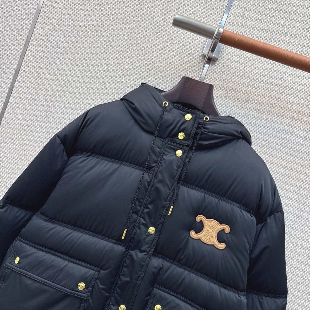 Ce 26Ss————秋冬最新款撞色凯旋门装饰连帽羽绒外套🖤 立体剪裁H版型 时髦又帅气 定位字母logo皮牌标志 国标