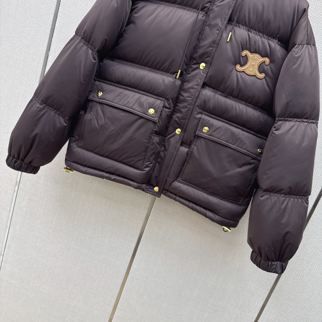 Ce 26Ss————秋冬最新款撞色凯旋门装饰连帽羽绒外套🖤 立体剪裁H版型 时髦又帅气 定位字母logo皮牌标志 国标
