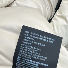 PD 26Ss———秋冬最新款三角标装饰抽绳收腰设计连帽羽绒服 🖤经典立体H版型剪裁 经典时髦又帅气 原版字母logo三 PD 26Ss———秋冬最新款三角标装饰抽绳收腰设计连帽羽绒服 🖤经典立体H版型剪裁 经典时髦又帅气 原版字母logo三