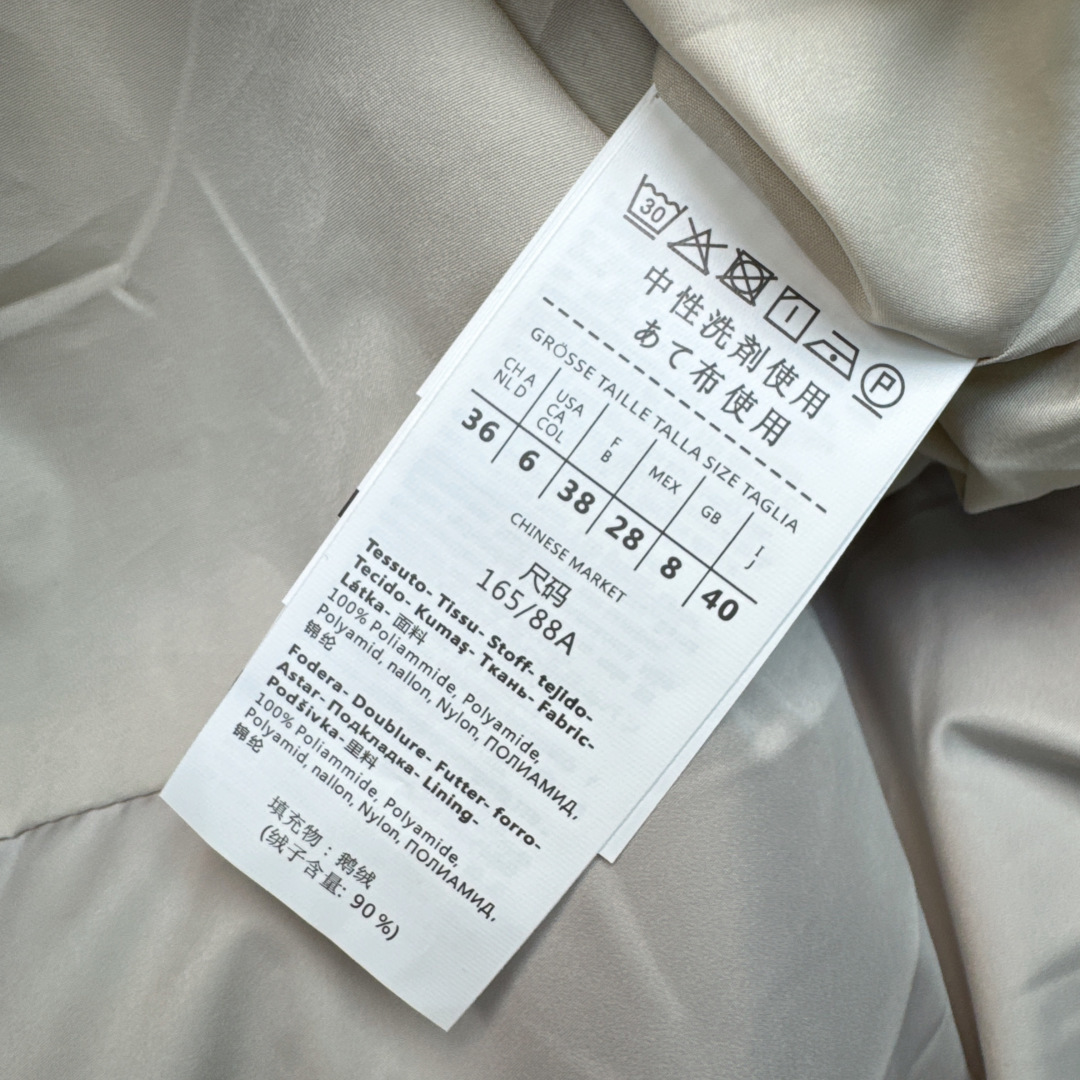 Max 26Ss———秋冬最新款logo袖标装饰立领羽绒服 🖤经典立体H版型剪裁 经典时髦又帅气 原版字母logo袖标装