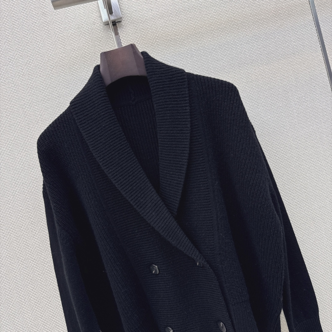 高级老钱风穿搭 Her 26Ss————秋冬最新款双排扣羊绒小短款针织外套🖤独家首发爆单系列 上身自带氛围感 百分百羊绒