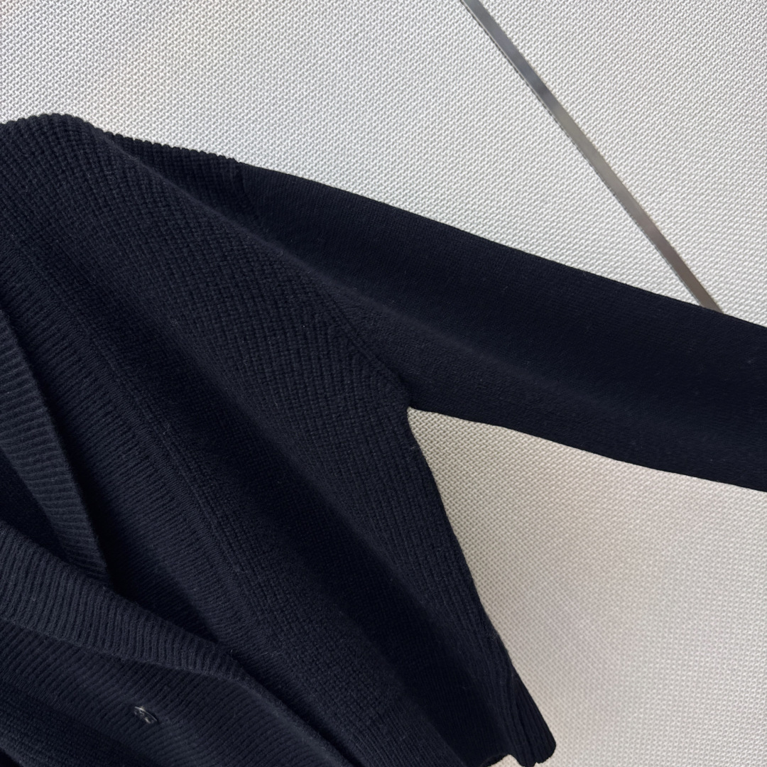 高级老钱风穿搭 Her 26Ss————秋冬最新款双排扣羊绒小短款针织外套🖤独家首发爆单系列 上身自带氛围感 百分百羊绒