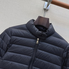 Mc 26Ss————秋冬最新款立领小短款羽绒服外套🤍 定制进口防风环保再生尼龙材质 白鹅绒填充内里 整件轻盈保暖 手臂 Mc 26Ss————秋冬最新款立领小短款羽绒服外套🤍 定制进口防风环保再生尼龙材质 白鹅绒填充内里 整件轻盈保暖 手臂