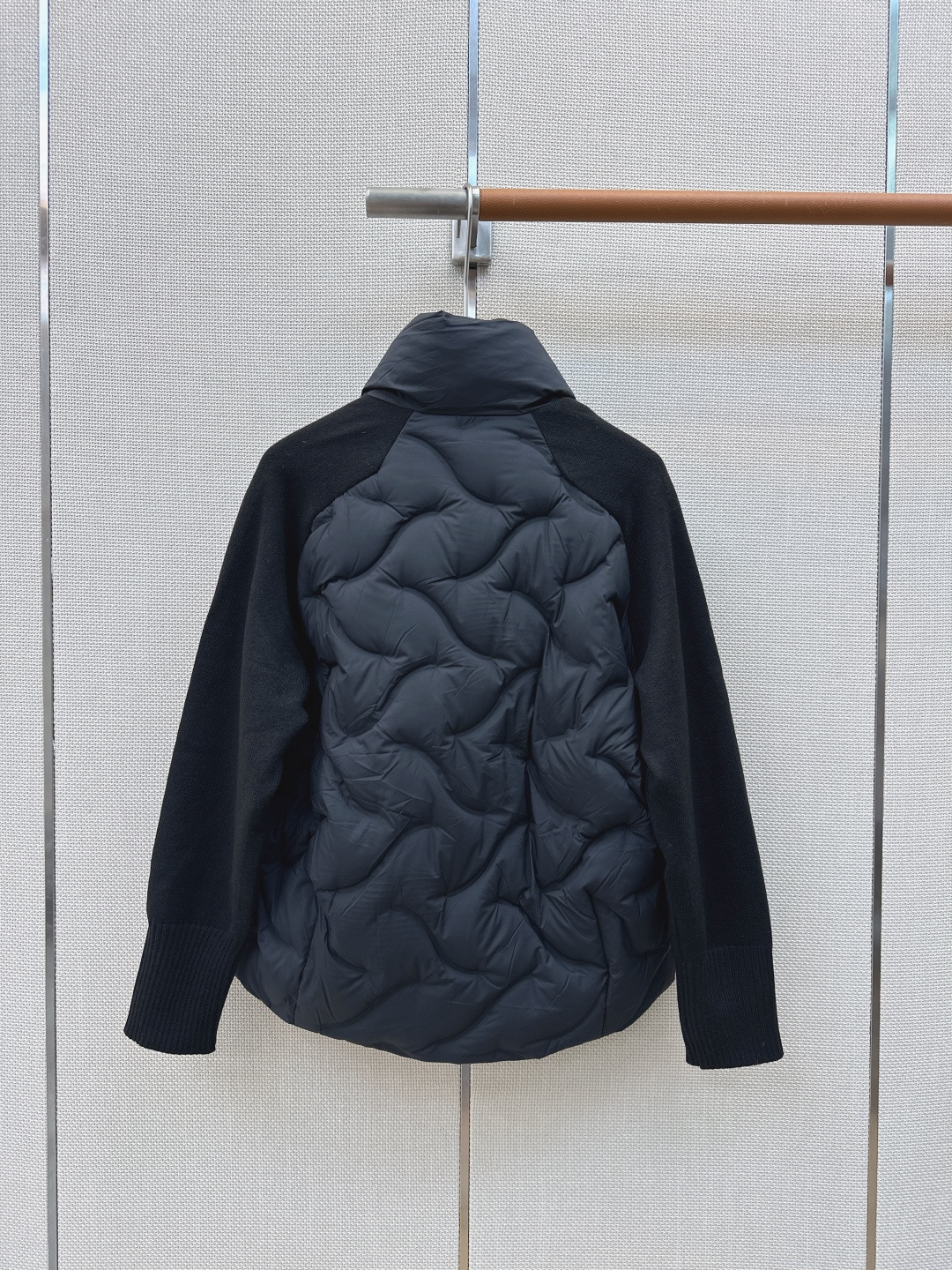 独家首发 lp🆕 26Ss————秋冬最新款羊毛针织拼接羽绒服🖤冬天的内搭神器必备单品 绗缝H版型百搭不挑人 针织长袖拼