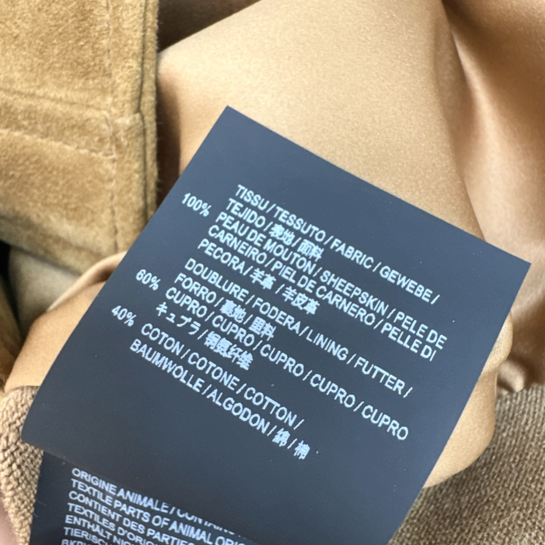 减龄少女风穿搭 Miu 26Ss———秋冬最新款可露丽麂皮绒衬衫夹克外套🤎秋冬气质叠搭单品！拼接设计重磅羊毛纱线针织工艺