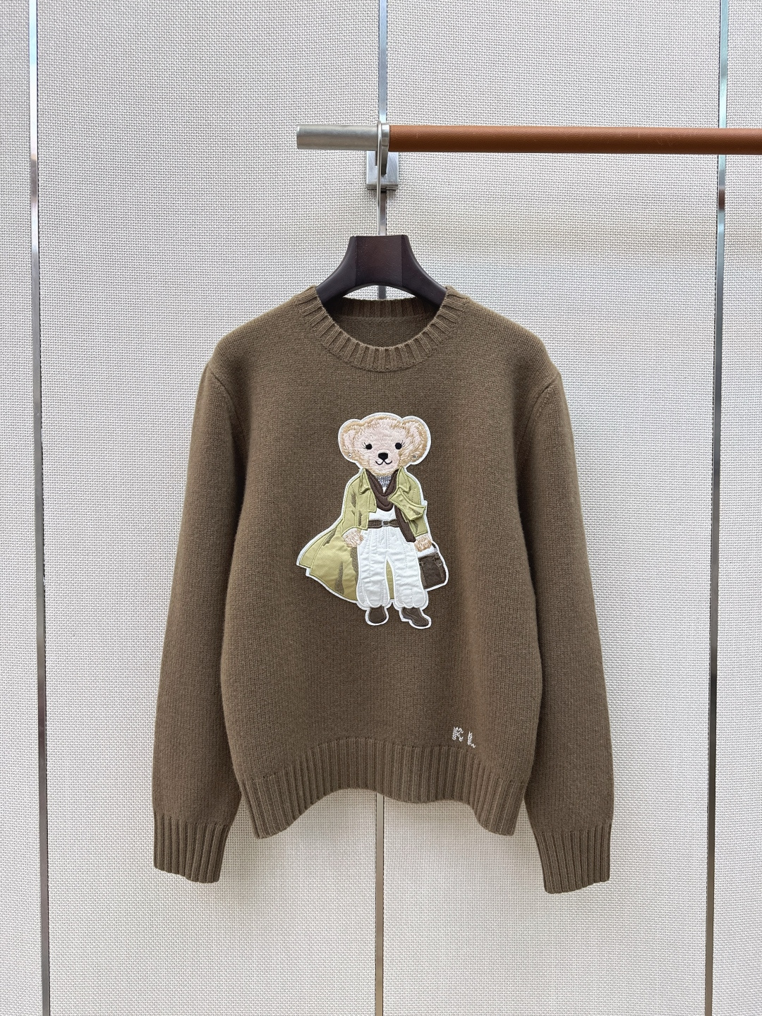 美式休闲穿搭 RL 26Ss————秋冬最新款穿风衣夹克小熊圆领毛衣🤎品质控必入 绝美细致到小熊的钻石耳钉 认准我家进口