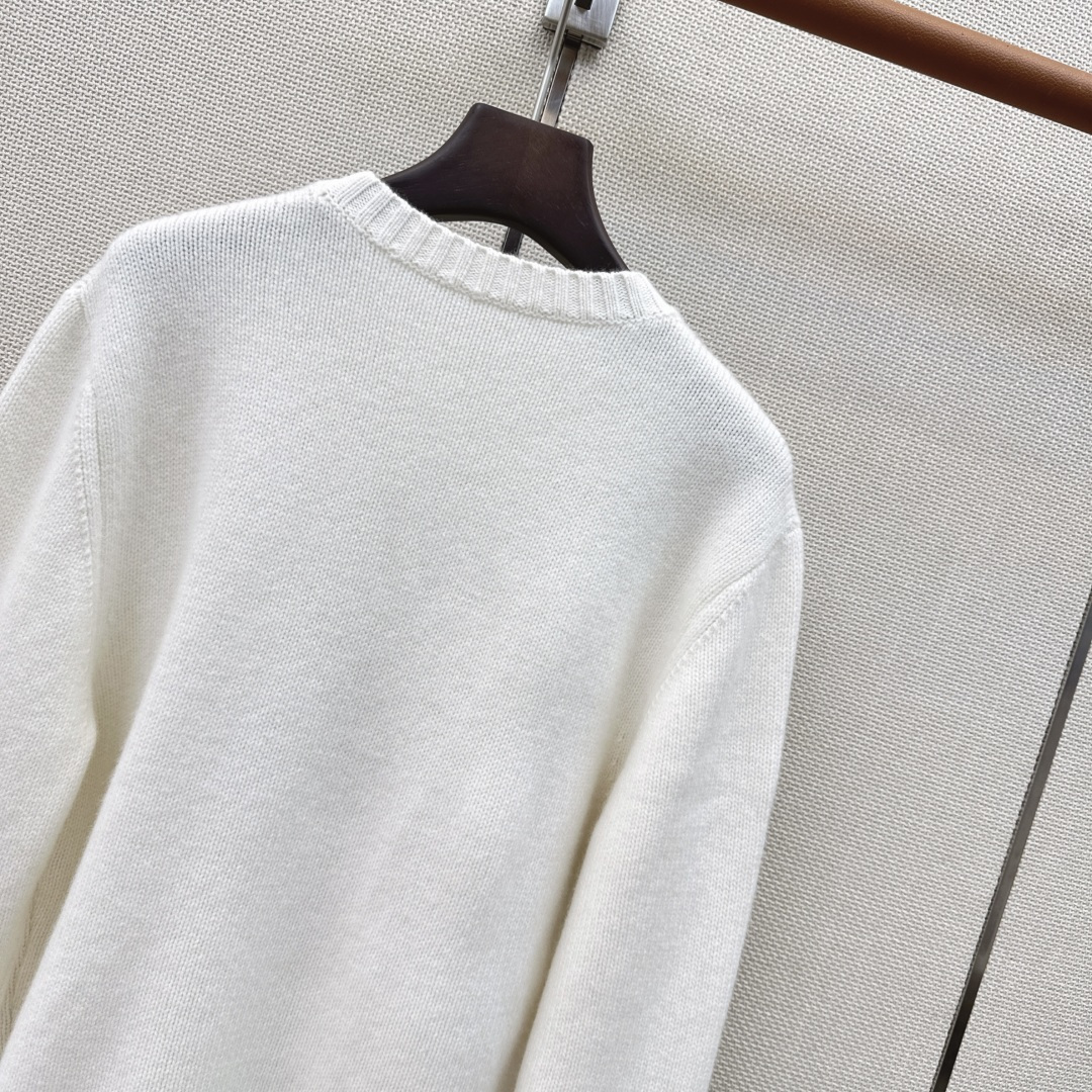 美式休闲穿搭 RL 26Ss————秋冬最新款穿风衣夹克小熊圆领毛衣🤎品质控必入 绝美细致到小熊的钻石耳钉 认准我家进口 美式休闲穿搭 RL 26Ss————秋冬最新款穿风衣夹克小熊圆领毛衣🤎品质控必入 绝美细致到小熊的钻石耳钉 认准我家进口