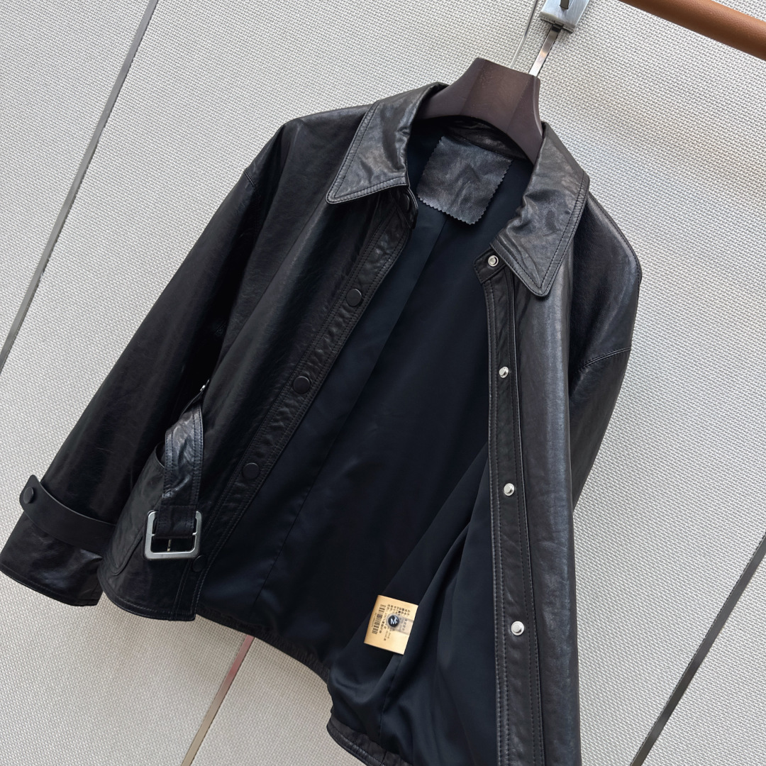 lp🆕 26Ss————早秋最新款小短款翻领收腰皮衣外套🤎进口百分百小羊皮面料 皮质细腻又挺阔 意式奢华极简风  飒爽温