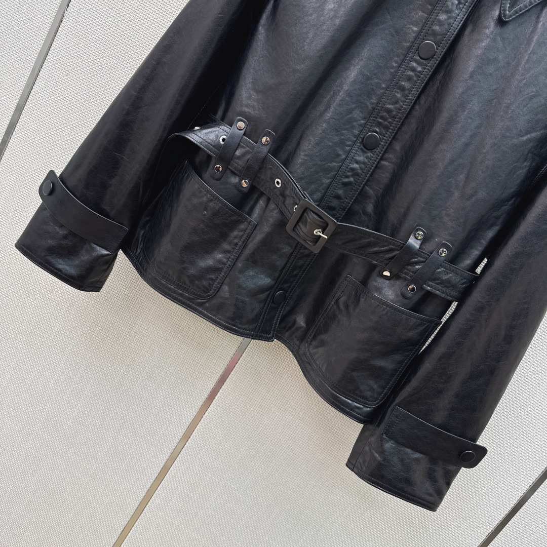 lp🆕 26Ss————早秋最新款小短款翻领收腰皮衣外套🤎进口百分百小羊皮面料 皮质细腻又挺阔 意式奢华极简风  飒爽温
