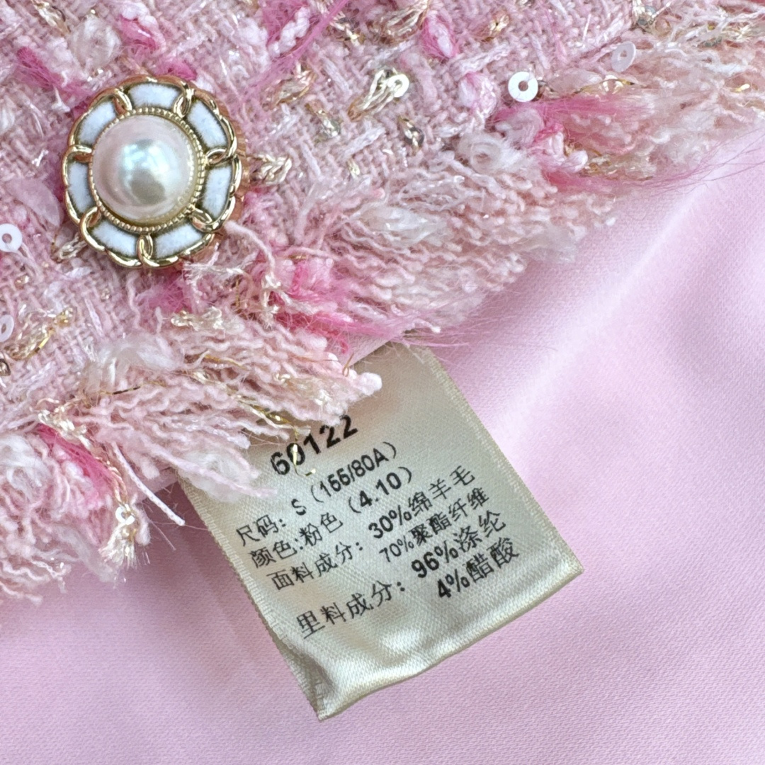 独家款～C家 26Ss———秋冬最新款小短款编织外套💕重磅定制的粗呢面料 由多种纱线编织而成 手工流苏工艺镶边 十分重工