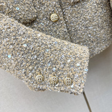 独家款~C家 26Ss———秋冬最新款小短款编织外套💛重磅定制的粗呢面料 由多种纱线编织而成 手工编织工艺镶边 十分重工 独家款~C家 26Ss———秋冬最新款小短款编织外套💛重磅定制的粗呢面料 由多种纱线编织而成 手工编织工艺镶边 十分重工