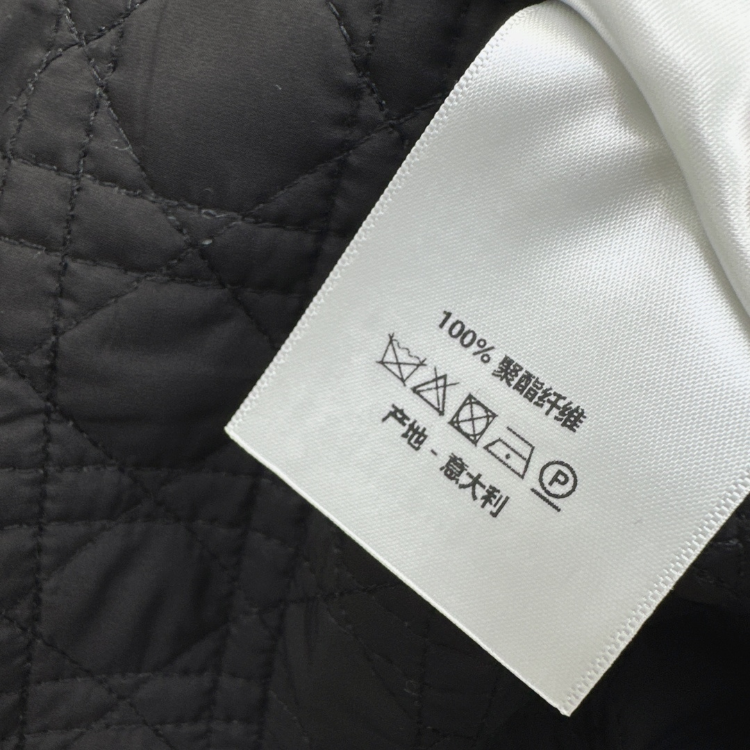 CD 26Ss————秋冬最新款戴妃藤格纹衍棉圆领夹克棉服外套🖤 经典夹克版型 帅气又时髦 完美演绎摩登高级的气质 进口
