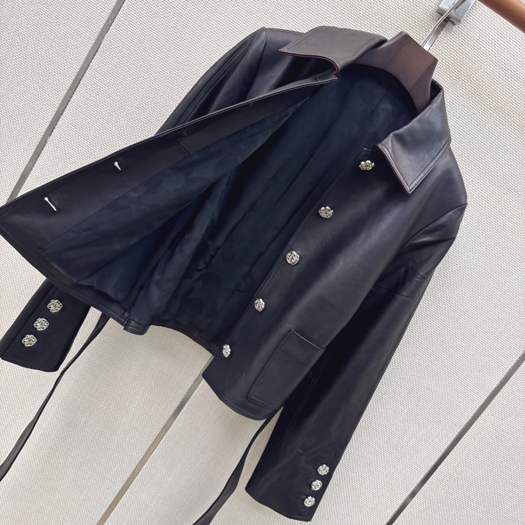 独家款 C家 26Ss————早秋最新款高级手工坊风衣式皮衣外套🖤coco女孩个性穿搭 百分百进口小羊皮面料 经典短款风