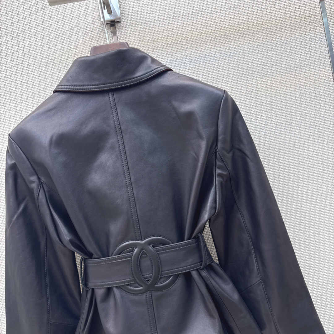 独家款 C家 26Ss————早秋最新款高级手工坊风衣式皮衣外套🖤coco女孩个性穿搭 百分百进口小羊皮面料 经典短款风