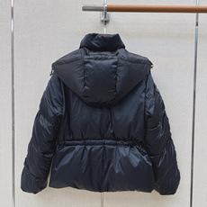 独家首发 Mc 26Ss————秋冬最新款连帽抽绳收腰羽绒服🖤国标90白鹅绒填充 两侧袖子重磅褶皱工艺 定制光泽度尼龙 独家首发 Mc 26Ss————秋冬最新款连帽抽绳收腰羽绒服🖤国标90白鹅绒填充 两侧袖子重磅褶皱工艺 定制光泽度尼龙