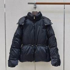 独家首发 Mc 26Ss————秋冬最新款连帽抽绳收腰羽绒服🖤国标90白鹅绒填充 两侧袖子重磅褶皱工艺 定制光泽度尼龙 独家首发 Mc 26Ss————秋冬最新款连帽抽绳收腰羽绒服🖤国标90白鹅绒填充 两侧袖子重磅褶皱工艺 定制光泽度尼龙