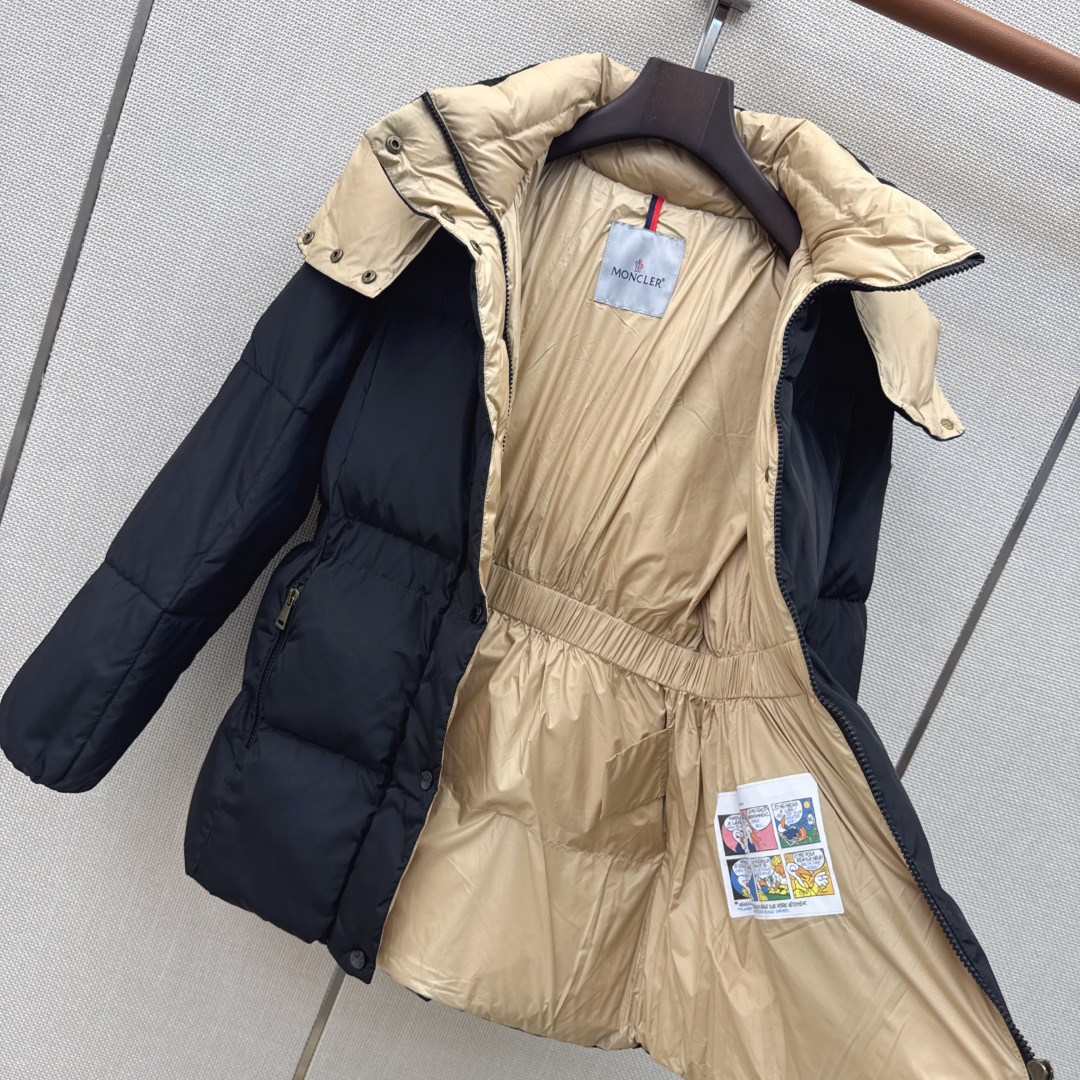 Mc 26Ss————秋冬最新款连帽收腰羽绒服外套🤍 定制进口防风环保再生尼龙材质 白鹅绒填充内里 整件轻盈保暖 手臂外 Mc 26Ss————秋冬最新款连帽收腰羽绒服外套🤍 定制进口防风环保再生尼龙材质 白鹅绒填充内里 整件轻盈保暖 手臂外