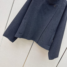 Her 26Ss————秋冬最新款本季必入高智感立领宽松双面尼外套🤎秋冬新品叠搭神器 纯手工制作双面尼面料 优雅知性气质 Her 26Ss————秋冬最新款本季必入高智感立领宽松双面尼外套🤎秋冬新品叠搭神器 纯手工制作双面尼面料 优雅知性气质