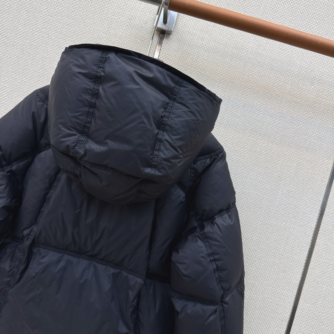 独家首发 Ce 26Ss———秋冬最新款凯旋门徽章刺绣装饰休闲连帽羽绒服外套🤎高级休闲运动风格调 经典面包服造型 高级感