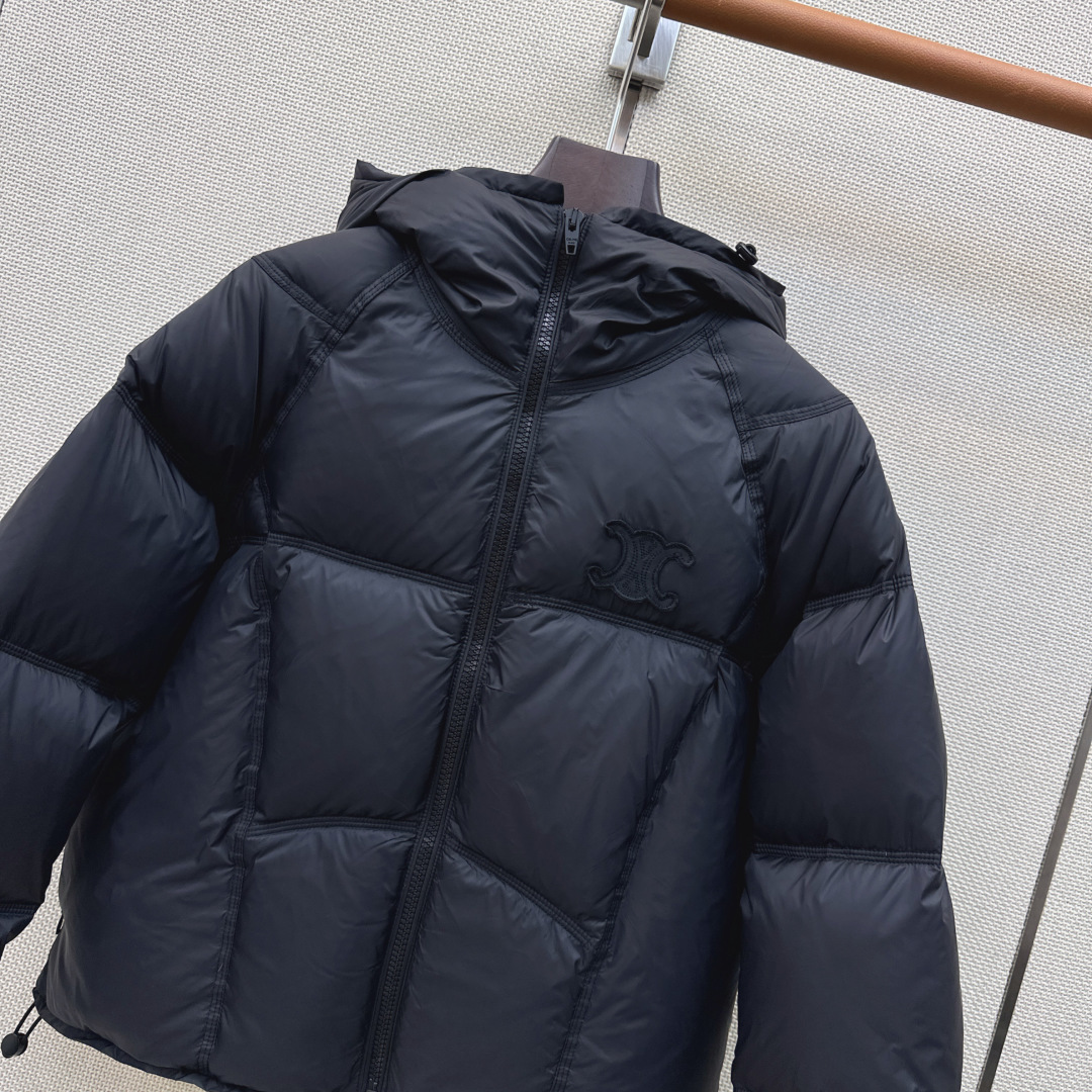 独家首发 Ce 26Ss———秋冬最新款凯旋门徽章刺绣装饰休闲连帽羽绒服外套🤎高级休闲运动风格调 经典面包服造型 高级感