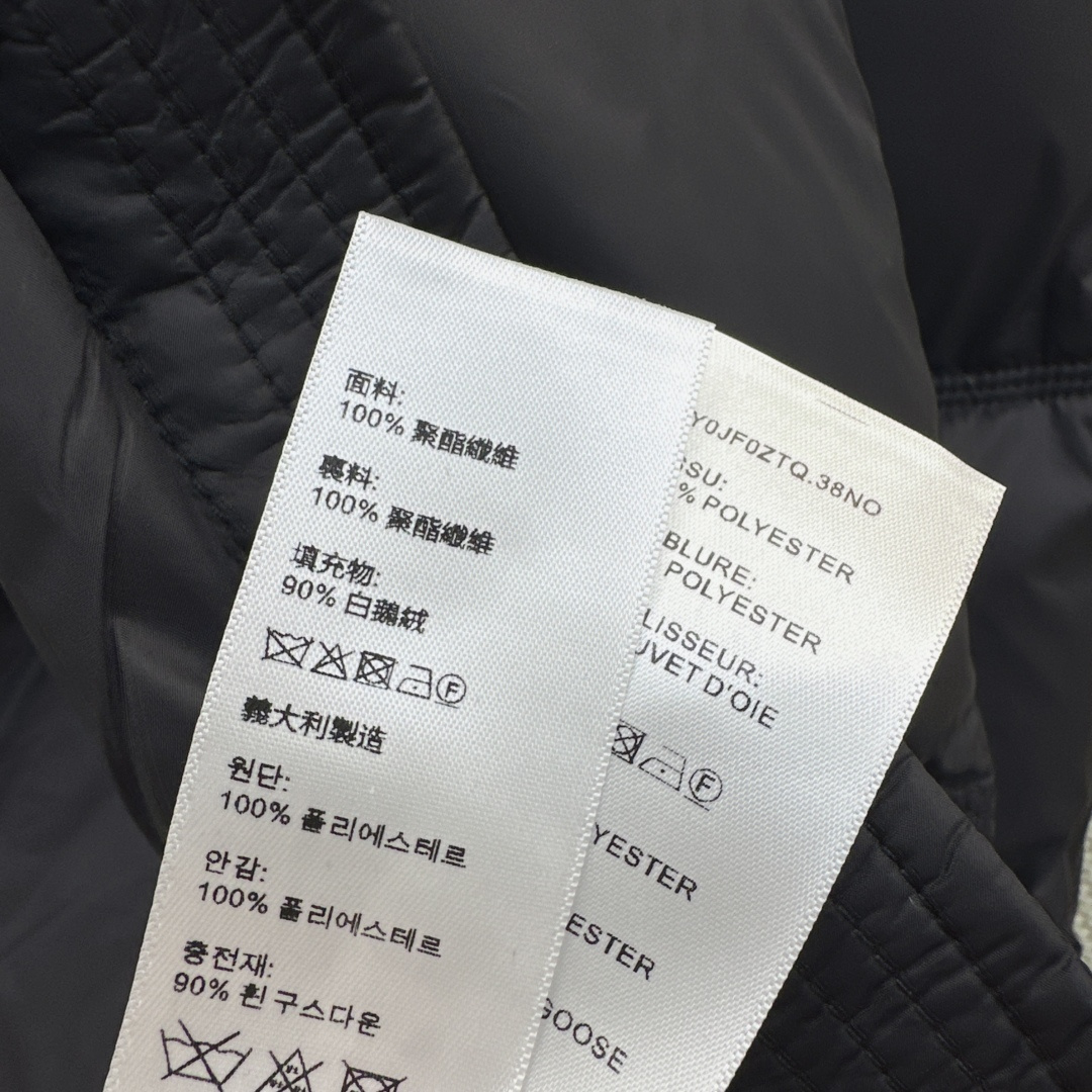 独家首发 Ce 26Ss———秋冬最新款凯旋门徽章刺绣装饰休闲连帽羽绒服外套🤎高级休闲运动风格调 经典面包服造型 高级感