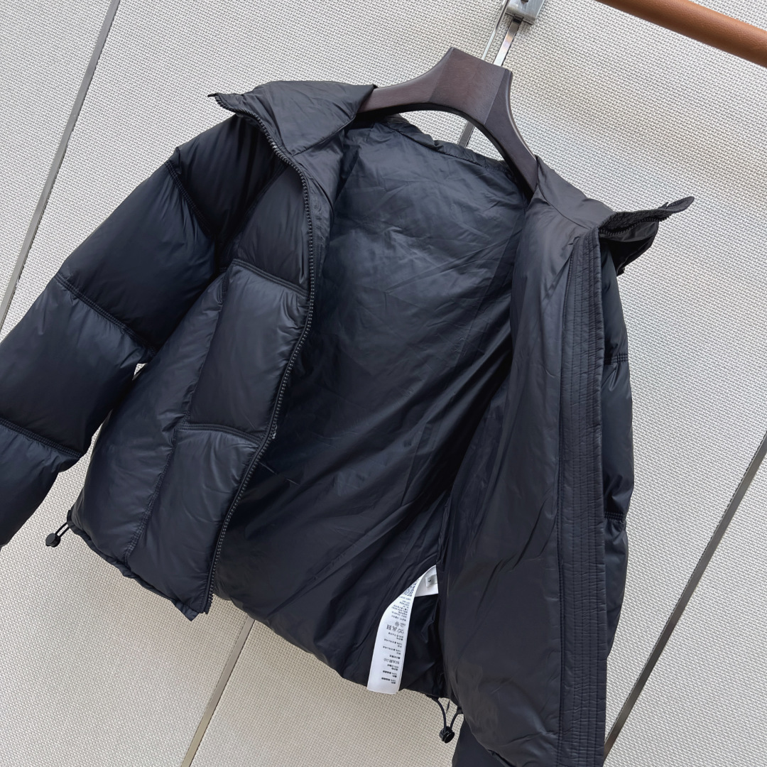 独家首发 Ce 26Ss———秋冬最新款凯旋门徽章刺绣装饰休闲连帽羽绒服外套🤎高级休闲运动风格调 经典面包服造型 高级感
