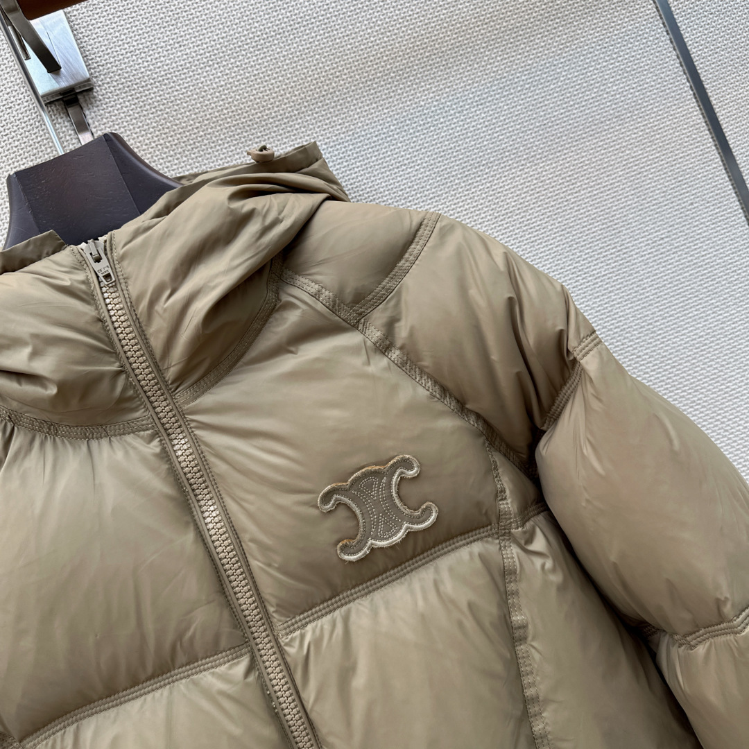 独家首发 Ce 26Ss———秋冬最新款凯旋门徽章刺绣装饰休闲连帽羽绒服外套🤎高级休闲运动风格调 经典面包服造型 高级感