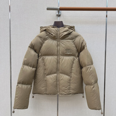 独家首发 Ce 26Ss———秋冬最新款凯旋门徽章刺绣装饰休闲连帽羽绒服外套🤎高级休闲运动风格调 经典面包服造型 高级感 独家首发 Ce 26Ss———秋冬最新款凯旋门徽章刺绣装饰休闲连帽羽绒服外套🤎高级休闲运动风格调 经典面包服造型 高级感