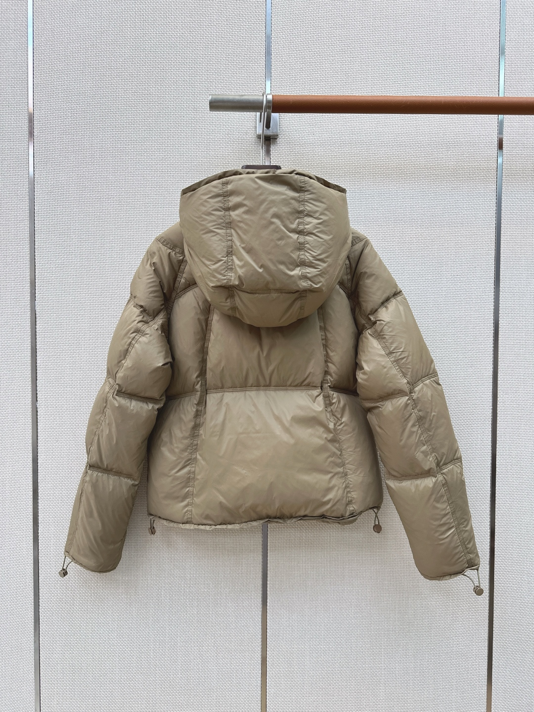 独家首发 Ce 26Ss———秋冬最新款凯旋门徽章刺绣装饰休闲连帽羽绒服外套🤎高级休闲运动风格调 经典面包服造型 高级感