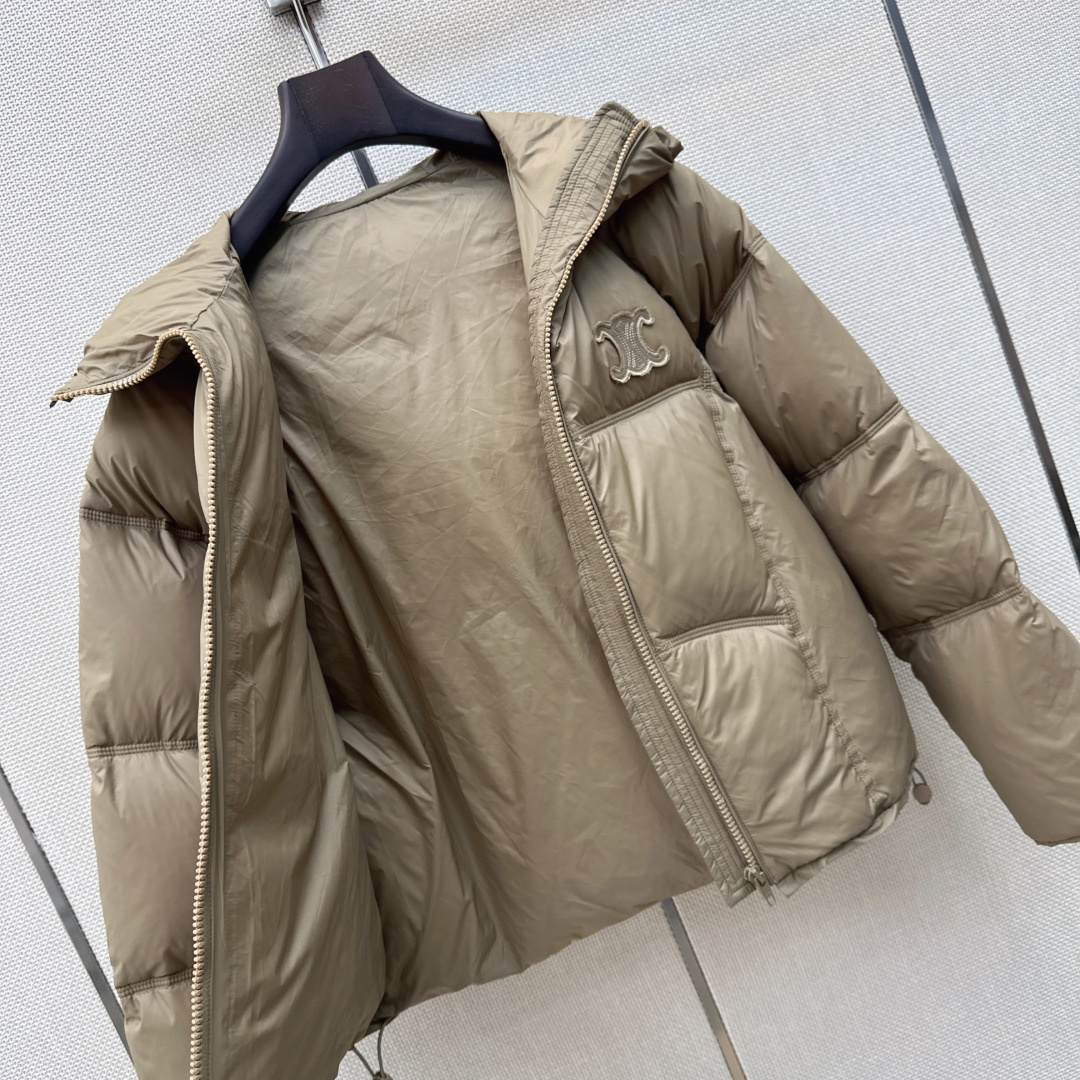 独家首发 Ce 26Ss———秋冬最新款凯旋门徽章刺绣装饰休闲连帽羽绒服外套🤎高级休闲运动风格调 经典面包服造型 高级感