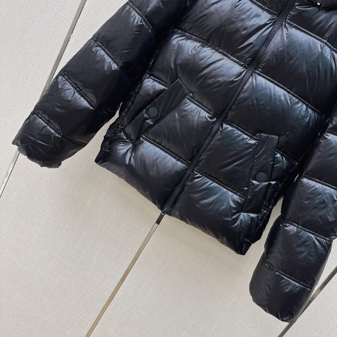 原单品质 MC 26Ss———秋冬新款 秋冬必入Sensation黑标珠光银羽绒服🩶 下摆橡筋拼接设计包裹感编 连帽插扣