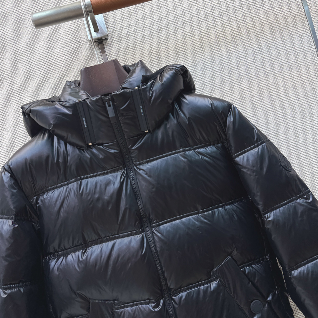 原单品质 MC 26Ss———秋冬新款 秋冬必入Sensation黑标珠光银羽绒服🩶 下摆橡筋拼接设计包裹感编 连帽插扣