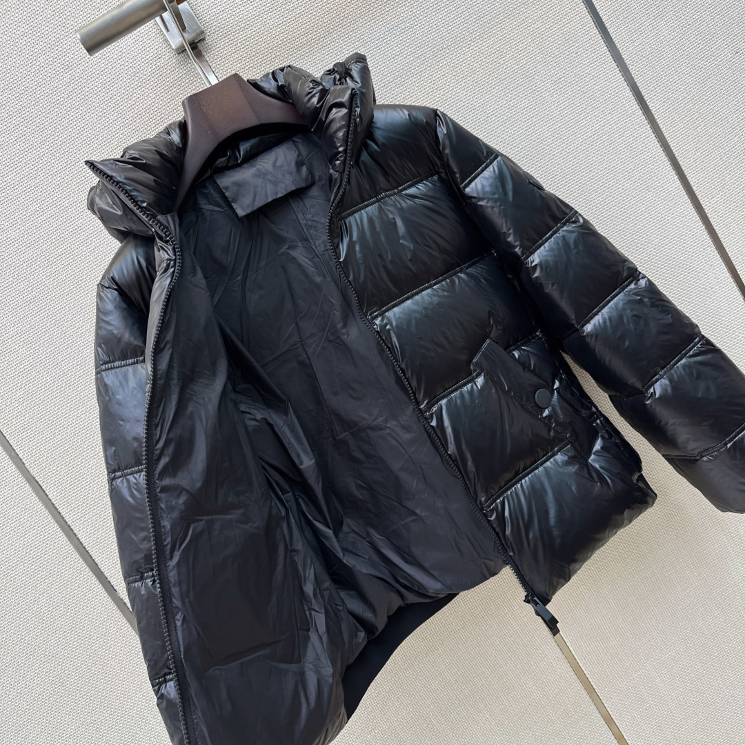 原单品质 MC 26Ss———秋冬新款 秋冬必入Sensation黑标珠光银羽绒服🩶 下摆橡筋拼接设计包裹感编 连帽插扣