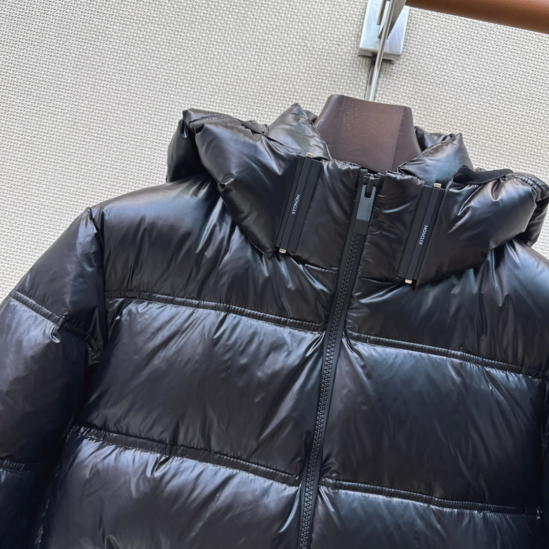 原单品质 MC 26Ss———秋冬新款 秋冬必入Sensation黑标珠光银羽绒服🩶 下摆橡筋拼接设计包裹感编 连帽插扣