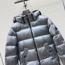 原单品质 MC 26Ss———秋冬新款 秋冬必入Sensation黑标珠光银羽绒服🩶 下摆橡筋拼接设计包裹感编 连帽插扣 原单品质 MC 26Ss———秋冬新款 秋冬必入Sensation黑标珠光银羽绒服🩶 下摆橡筋拼接设计包裹感编 连帽插扣
