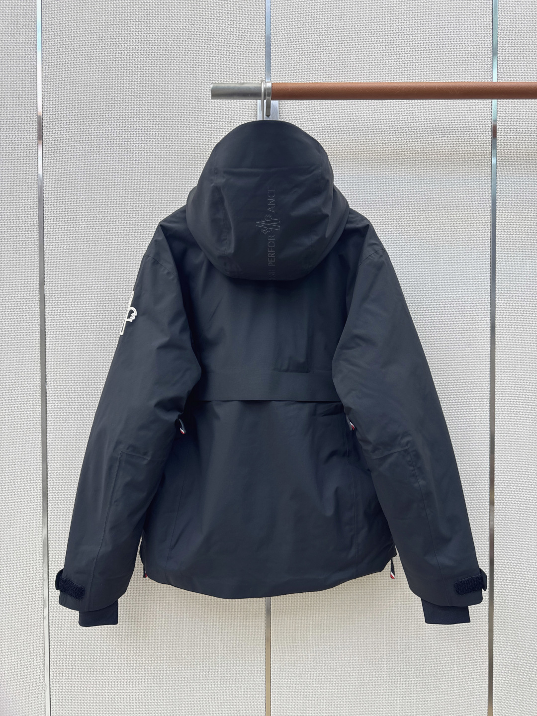 Mc 26Ss———秋冬最新款经典连帽羽绒滑雪服🤍定制超级无敌 正品开发五金配件所有细节处理全面到位 后背logo印花 Mc 26Ss———秋冬最新款经典连帽羽绒滑雪服🤍定制超级无敌 正品开发五金配件所有细节处理全面到位 后背logo印花