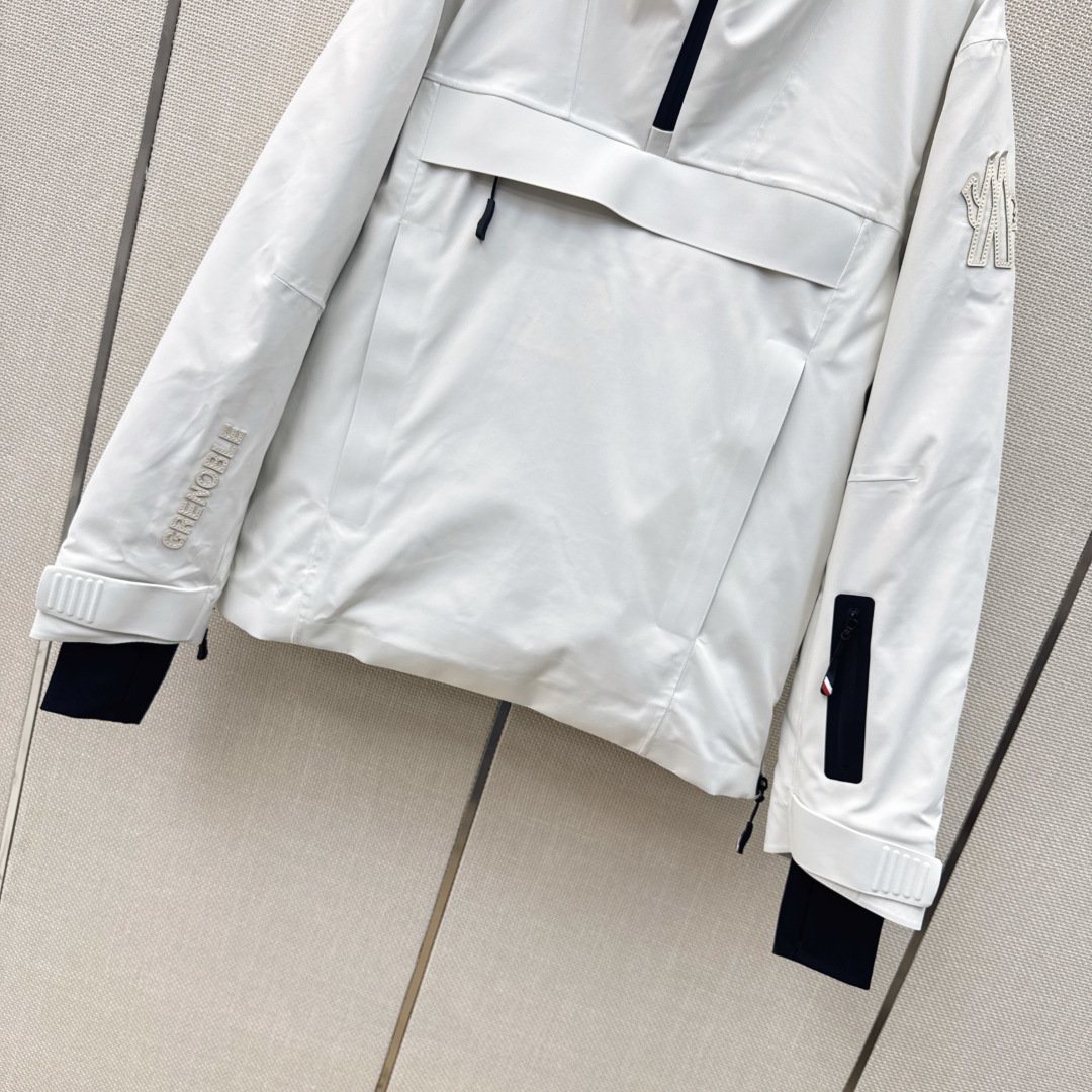 Mc 26Ss———秋冬最新款经典连帽羽绒滑雪服🤍定制超级无敌 正品开发五金配件所有细节处理全面到位  后背logo印花