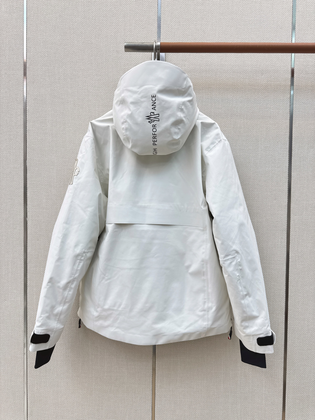 Mc 26Ss———秋冬最新款经典连帽羽绒滑雪服🤍定制超级无敌 正品开发五金配件所有细节处理全面到位  后背logo印花