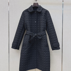 CD 26Ss————秋冬最新款戴妃藤格纹衍缝中长款棉服外套 🖤轻盈夹棉面料上身不臃肿轻松保暖 简约大气不失精致感 随性 CD 26Ss————秋冬最新款戴妃藤格纹衍缝中长款棉服外套 🖤轻盈夹棉面料上身不臃肿轻松保暖 简约大气不失精致感 随性